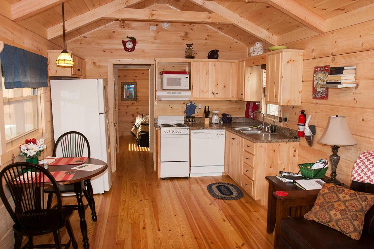 Pine Gables Cabins Villa Lake Lure Exterior photo